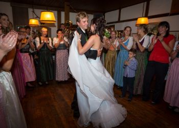 Eine Hochzeit will gut gefeiert werden im Gasthof Kölblwirt in Johnsbach © fuernholzer