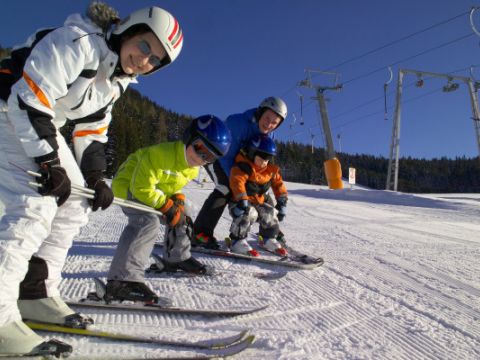 Skispaß für die ganze Familie im Skigebiet Kaiserau
