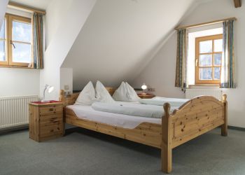 Helle Zimmer, bequeme Betten im Gasthof Kölblwirt ©StefanLeitner_com